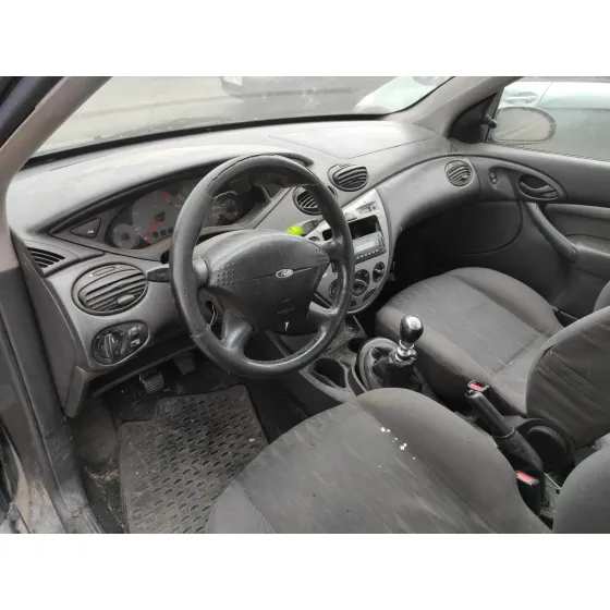 FORD FOCUS BERLINA (CAK) '2001 * NEGRO
