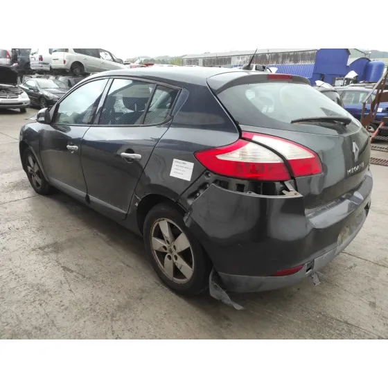 RENAULT MEGANE III BERLINA 5 P '2010 1.4 TCE GRIS