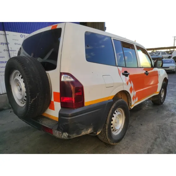 MITSUBISHI MONTERO (V60/V70) '2006 2.5 TD CAT BLANCO I NARANJA
