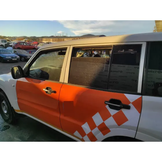MITSUBISHI MONTERO (V60/V70) '2006 2.5 TD CAT BLANCO I NARANJA