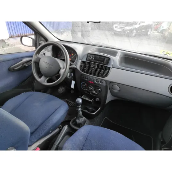 FIAT PUNTO BERLINA (188) '2001 1.2 CAT PLATA
