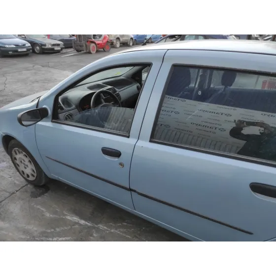 FIAT PUNTO BERLINA (188) '2001 1.2 CAT PLATA