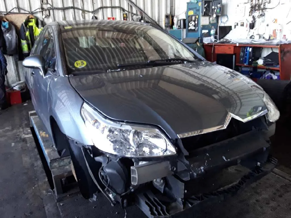 CITROEN C4 BERLINA '2006 1.6 16V HDI FAP GRIS