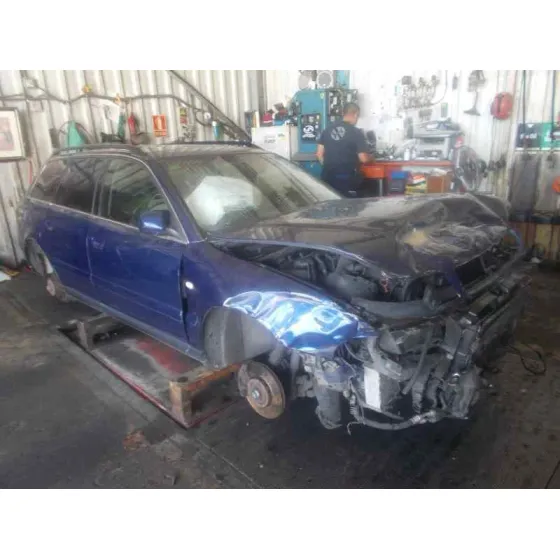 AUDI A4 AVANT (B5) '2002 2.5 V6 24V TDI AZUL