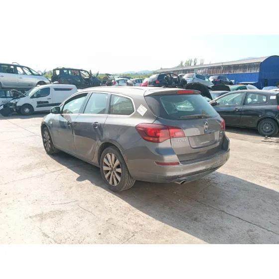Opel ASTRA J SPORTS TOURER (P10) 2011