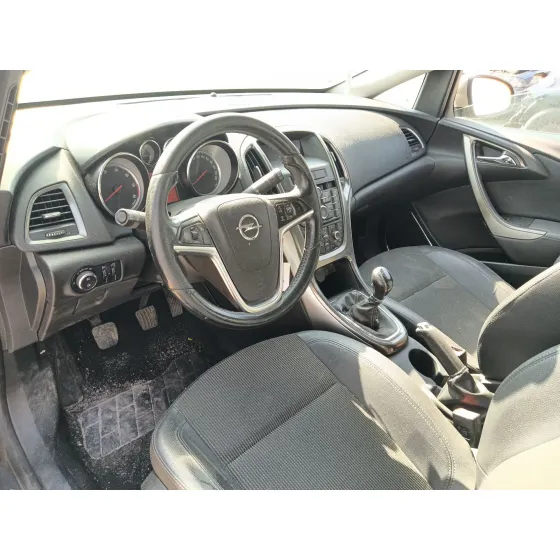 Opel ASTRA J SPORTS TOURER (P10) 2011