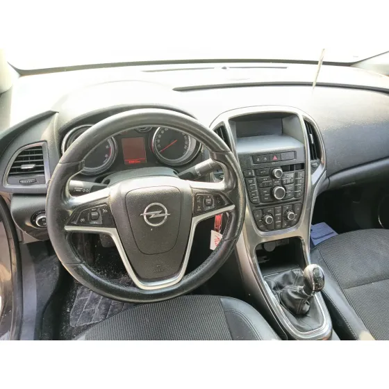 Opel ASTRA J SPORTS TOURER (P10) 2011