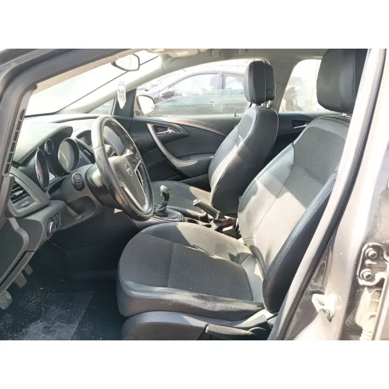 Opel ASTRA J SPORTS TOURER (P10) 2011