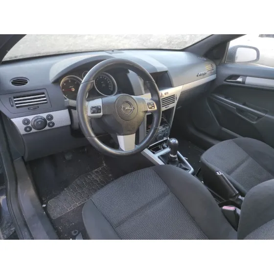 OPEL ASTRA GTC '2006 * NEGRO