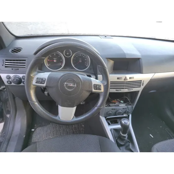 OPEL ASTRA GTC '2006 * NEGRO