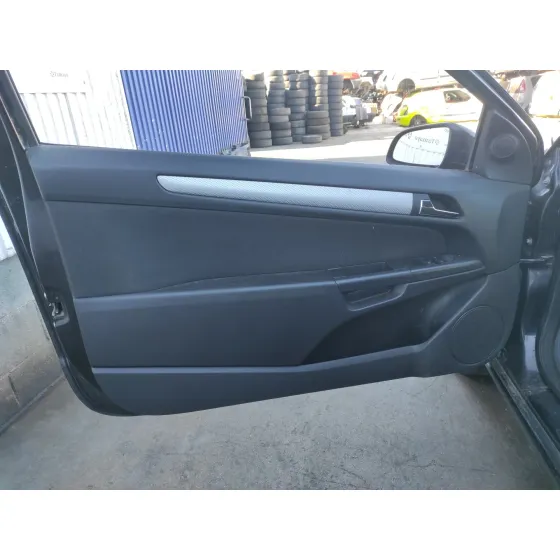 OPEL ASTRA GTC '2006 * NEGRO