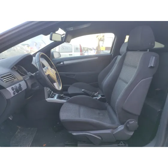 OPEL ASTRA GTC '2006 * NEGRO