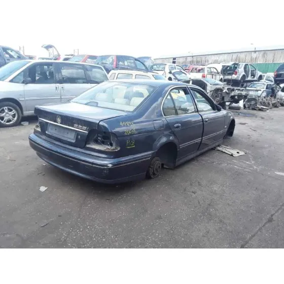 BMW SERIE 5 BERLINA (E39) '2002 525I AZUL