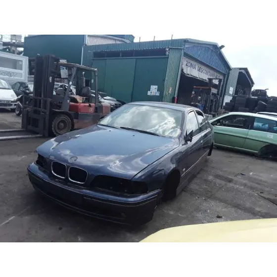 BMW SERIE 5 BERLINA (E39) '2002 525I AZUL