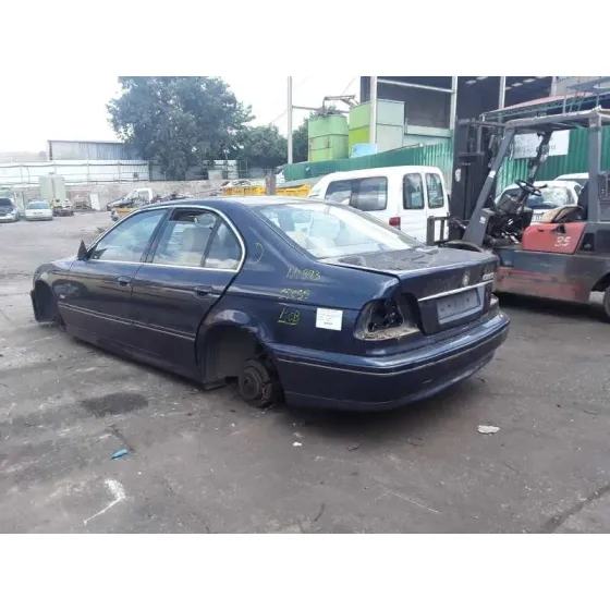 BMW SERIE 5 BERLINA (E39) '2002 525I AZUL