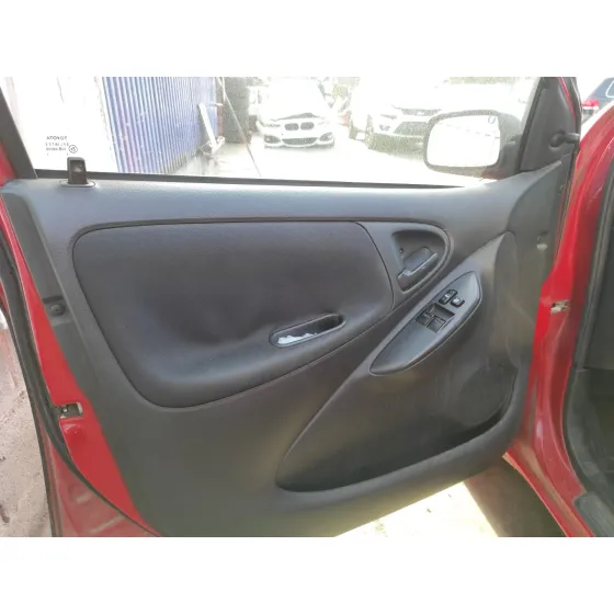 TOYOTA YARIS (NCP1/NLP1/SCP1) '2004 1.0 CAT ROJO