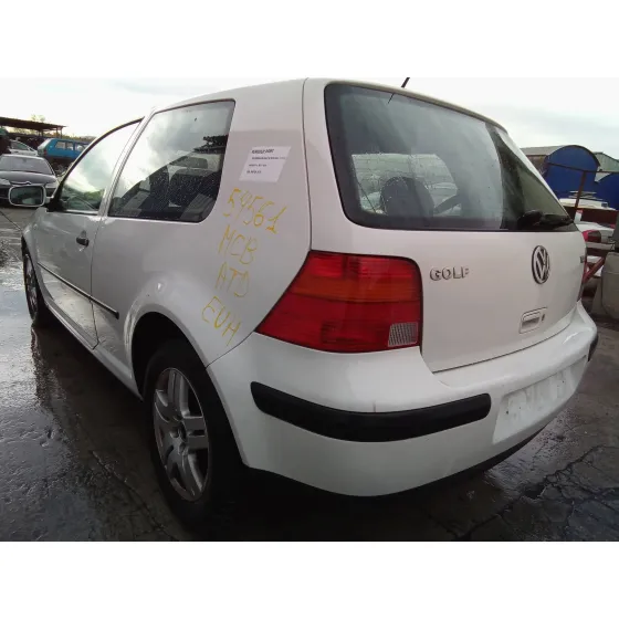 VOLKSWAGEN GOLF IV BERLINA (1J1) '2002 1.9 TDI BLANCO