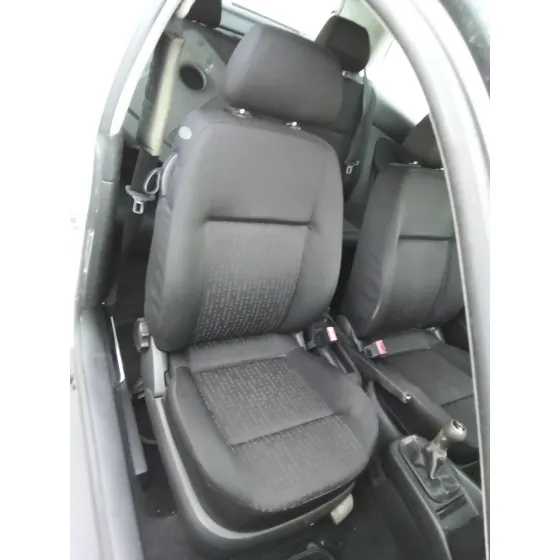 VOLKSWAGEN GOLF IV BERLINA (1J1) '2002 1.9 TDI BLANCO