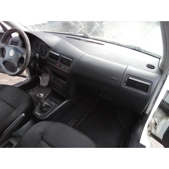 VOLKSWAGEN GOLF IV BERLINA (1J1) '2002 1.9 TDI BLANCO