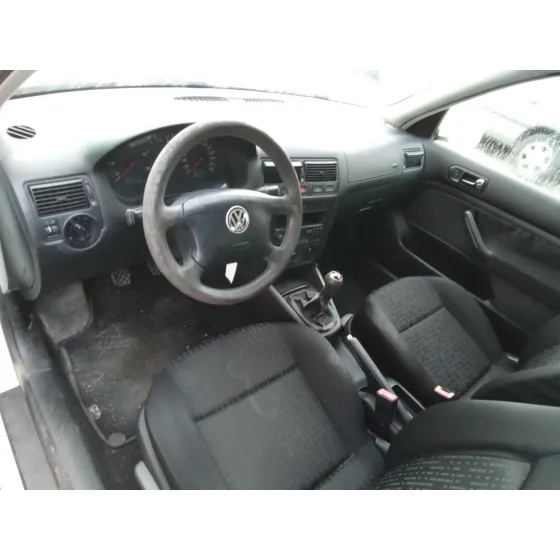 VOLKSWAGEN GOLF IV BERLINA (1J1) '2002 1.9 TDI BLANCO