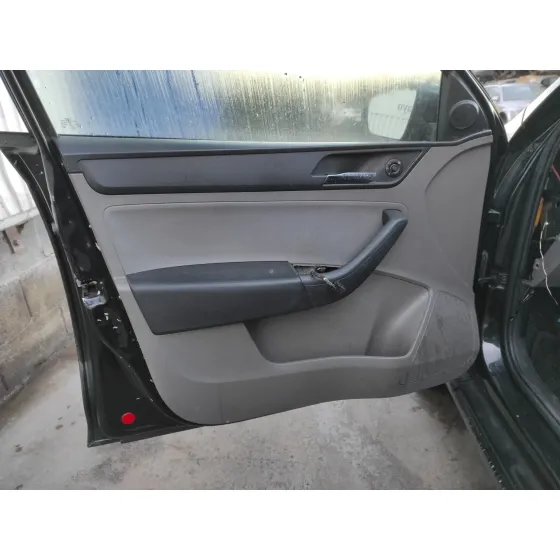 SEAT TOLEDO (KG3) '2014 * NEGRO
