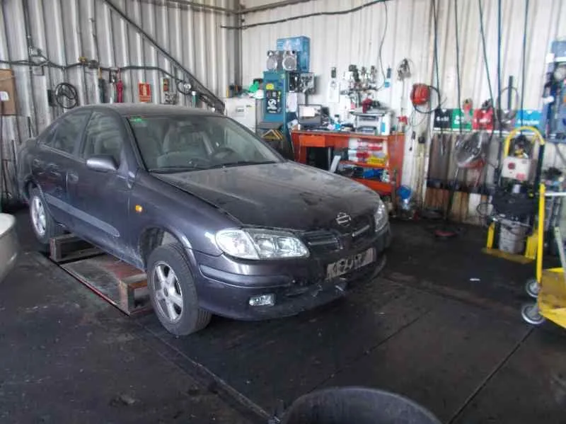 NISSAN ALMERA (N16/E) NISSAN ALMERA (N16/E) '2001 1.8 16V CAT GRIS OSCURO 2000