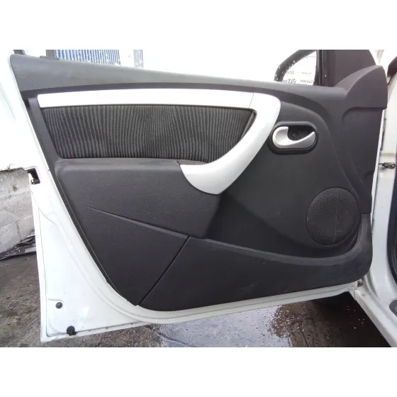 DACIA SANDERO '2009 1.2 16V CAT BLANCO