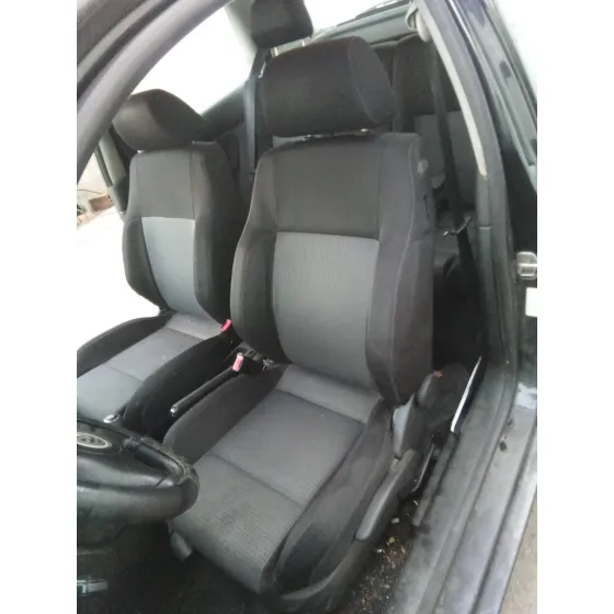VOLKSWAGEN GOLF IV BERLINA (1J1) '2003 1.6 16V NEGRO