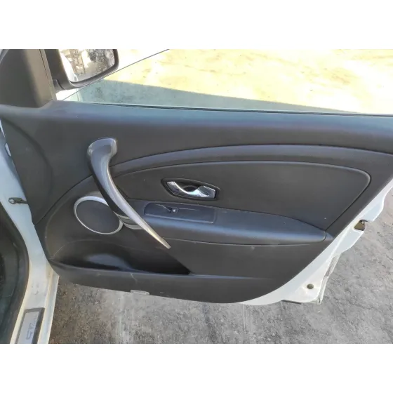 RENAULT MEGANE III BERLINA 5 P '2012 1.5 DCI DIESEL FAP BLANCO