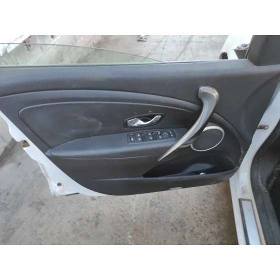 RENAULT MEGANE III BERLINA 5 P '2012 1.5 DCI DIESEL FAP BLANCO