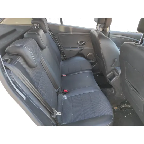 RENAULT MEGANE III BERLINA 5 P '2012 1.5 DCI DIESEL FAP BLANCO