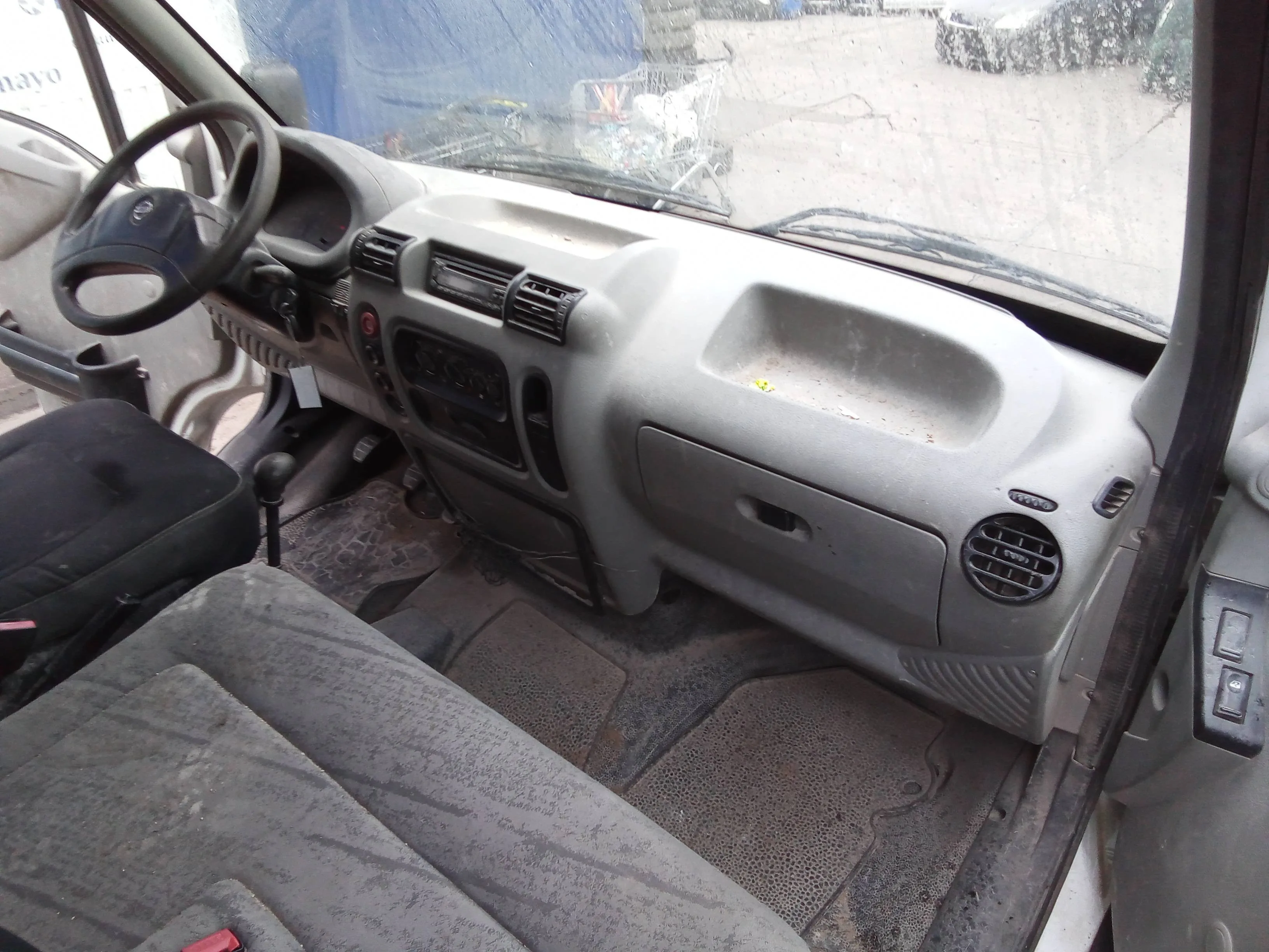 NISSAN INTERSTAR (X70) NISSAN INTERSTAR (X70) '2002 CAJA CERRADA, L 1H1, BATALLA CORTA 2,8T BLANCO 2002
