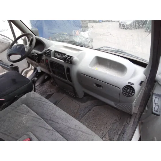NISSAN INTERSTAR (X70) '2002 CAJA CERRADA, L 1H1, BATALLA CORTA 2,8T BLANCO