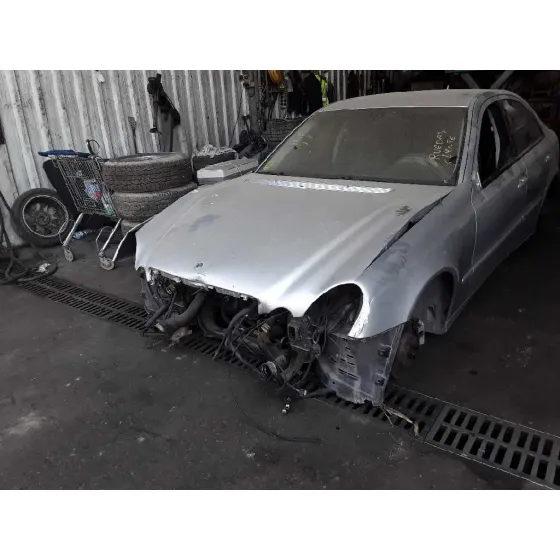 MERCEDES CLASE E (W211) BERLINA '2008 * PLATA
