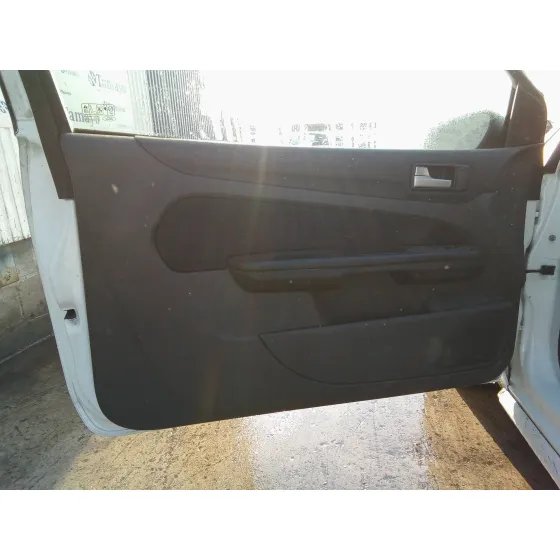 FORD FOCUS BERLINA (CAP) '2005 2.0 TDCI CAT BLANCO