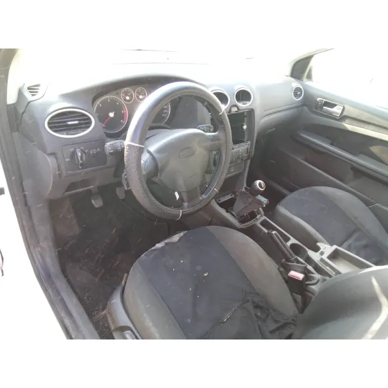 FORD FOCUS BERLINA (CAP) '2005 2.0 TDCI CAT BLANCO