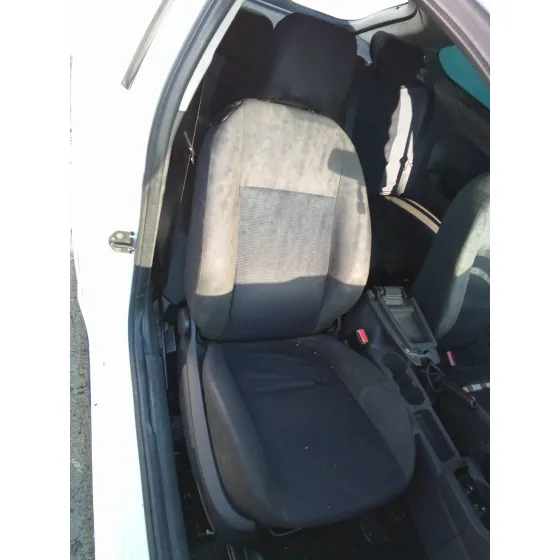 FORD FOCUS BERLINA (CAP) '2005 2.0 TDCI CAT BLANCO