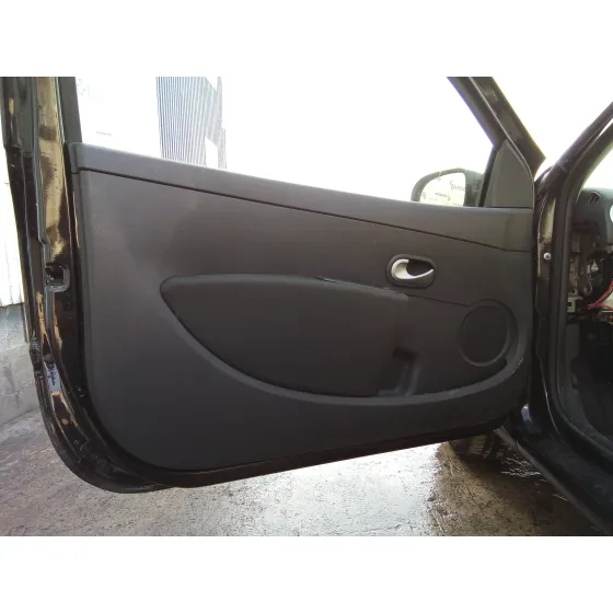RENAULT CLIO III '2011 1.5 DCI DIESEL FAP NEGRO