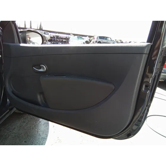 RENAULT CLIO III '2011 1.5 DCI DIESEL FAP NEGRO