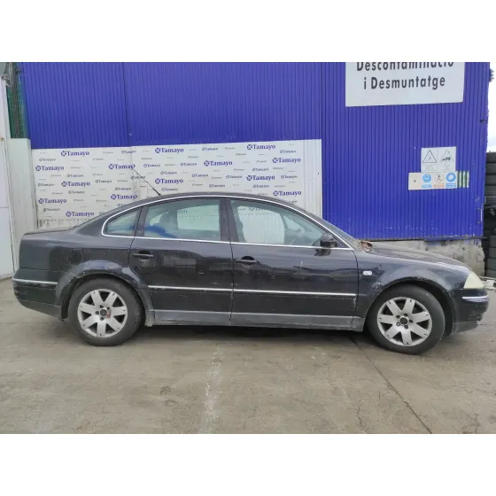 VOLKSWAGEN PASSAT BERLINA (3B3) '2002 1.9 TDI NEGRO