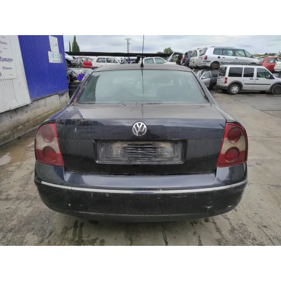 VOLKSWAGEN PASSAT BERLINA (3B3) '2002 1.9 TDI NEGRO