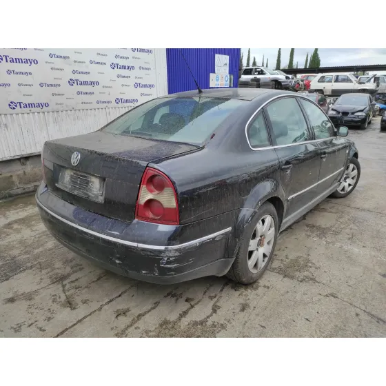 VOLKSWAGEN PASSAT BERLINA (3B3) '2002 1.9 TDI NEGRO