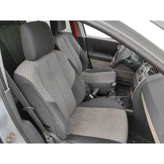 RENAULT MEGANE II BERLINA 5P '2004 1.9 DCI DIESEL PLATA