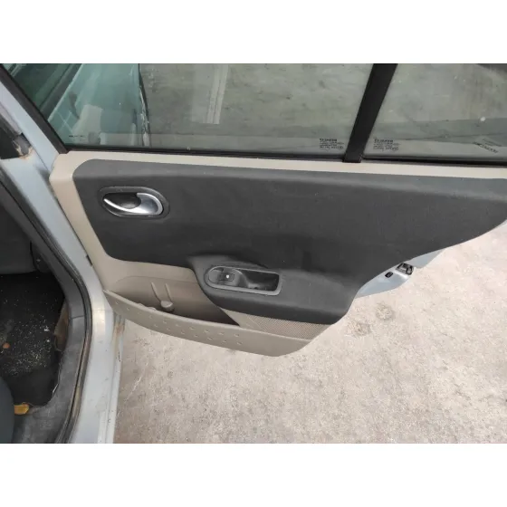 RENAULT MEGANE II BERLINA 5P '2004 1.9 DCI DIESEL PLATA