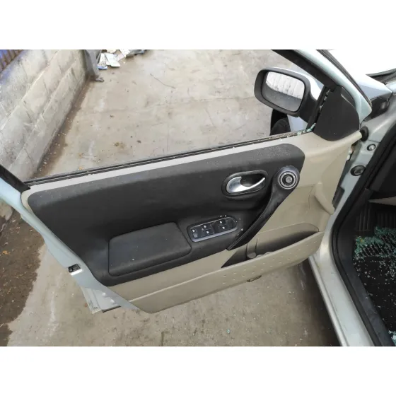 RENAULT MEGANE II BERLINA 5P '2004 1.9 DCI DIESEL PLATA