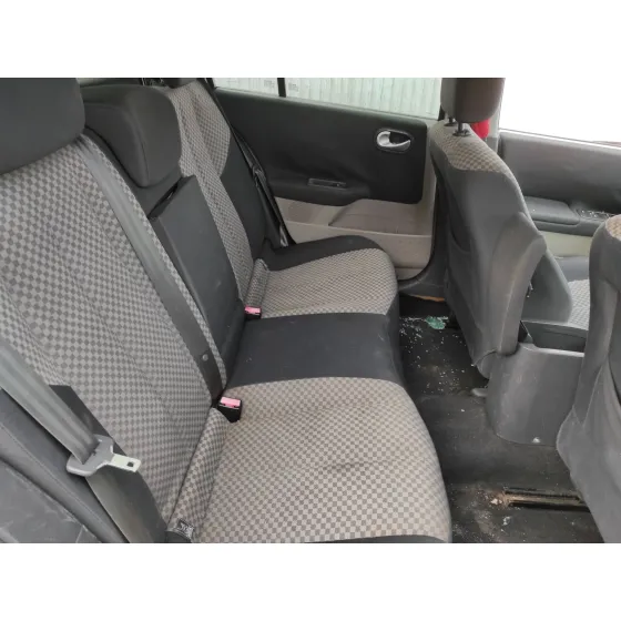 RENAULT MEGANE II BERLINA 5P '2004 1.9 DCI DIESEL PLATA
