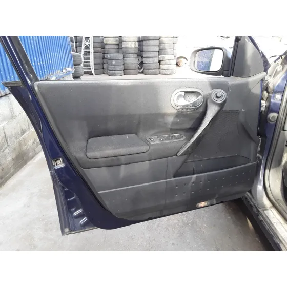 RENAULT MEGANE II FAMILIAR '2004 * AZUL MARINO