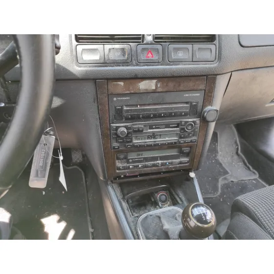 VOLKSWAGEN GOLF IV BERLINA (1J1) '2002 1.9 TDI GRIS