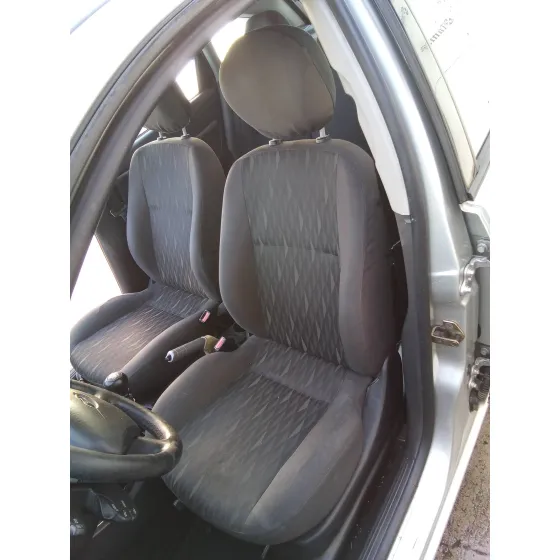 FORD FOCUS BERLINA (CAK) '2003 1.8 TDCI CAT PLATA