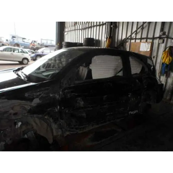 RENAULT MEGANE II BERLINA 3P '2005 1.4 16V NEGRO